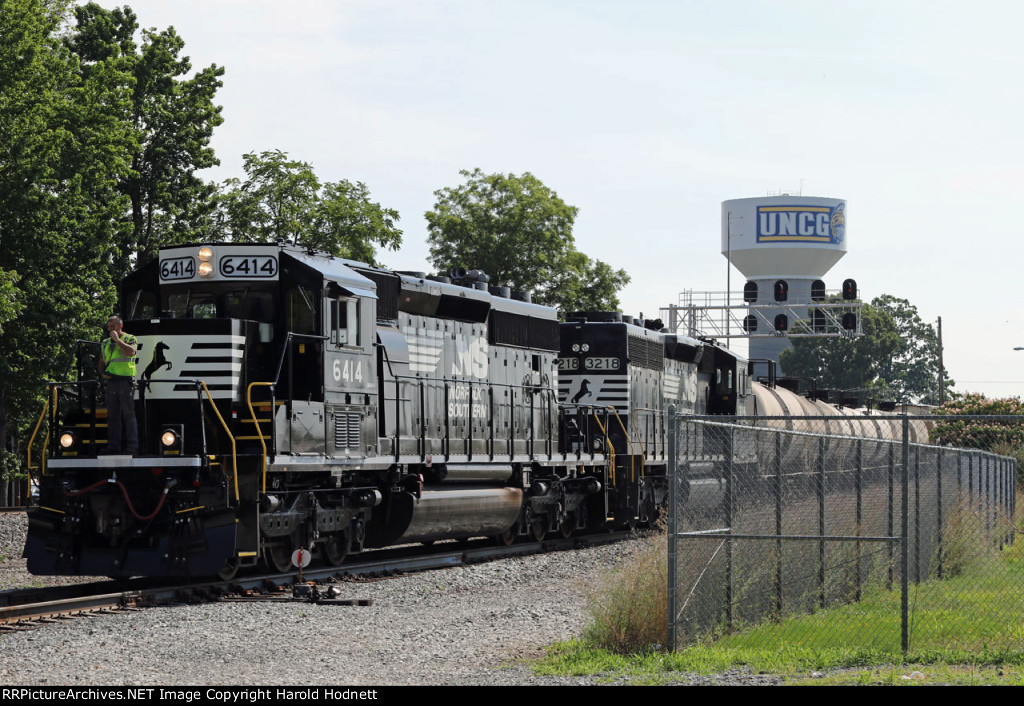 NS 6414 leads train P15 down the yard lead